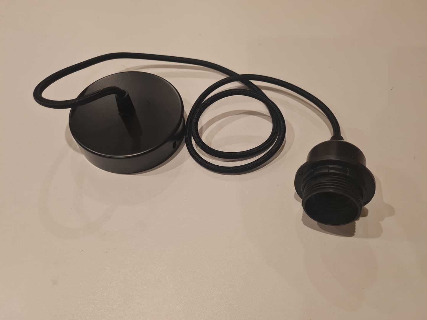 Textile cable lamp suspension